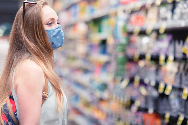 shopping in face mask 600